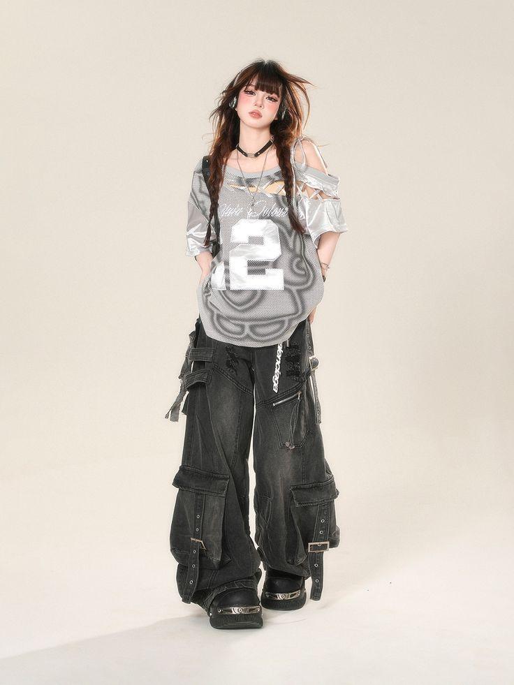 90s and early 2000s is back—low-rise jeans