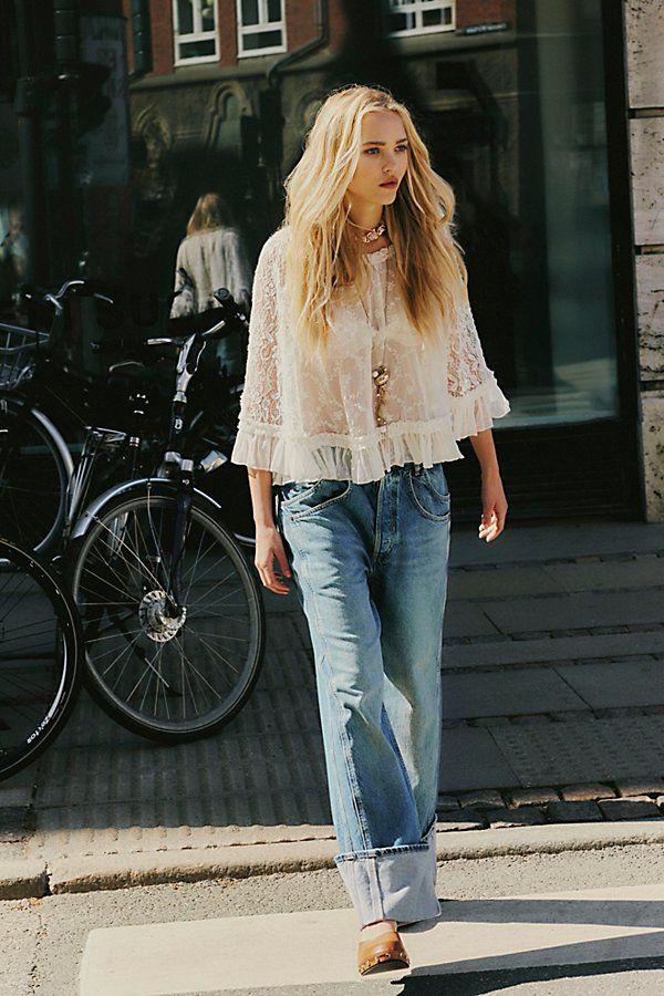 90s and early 2000s is back—low-rise jeans