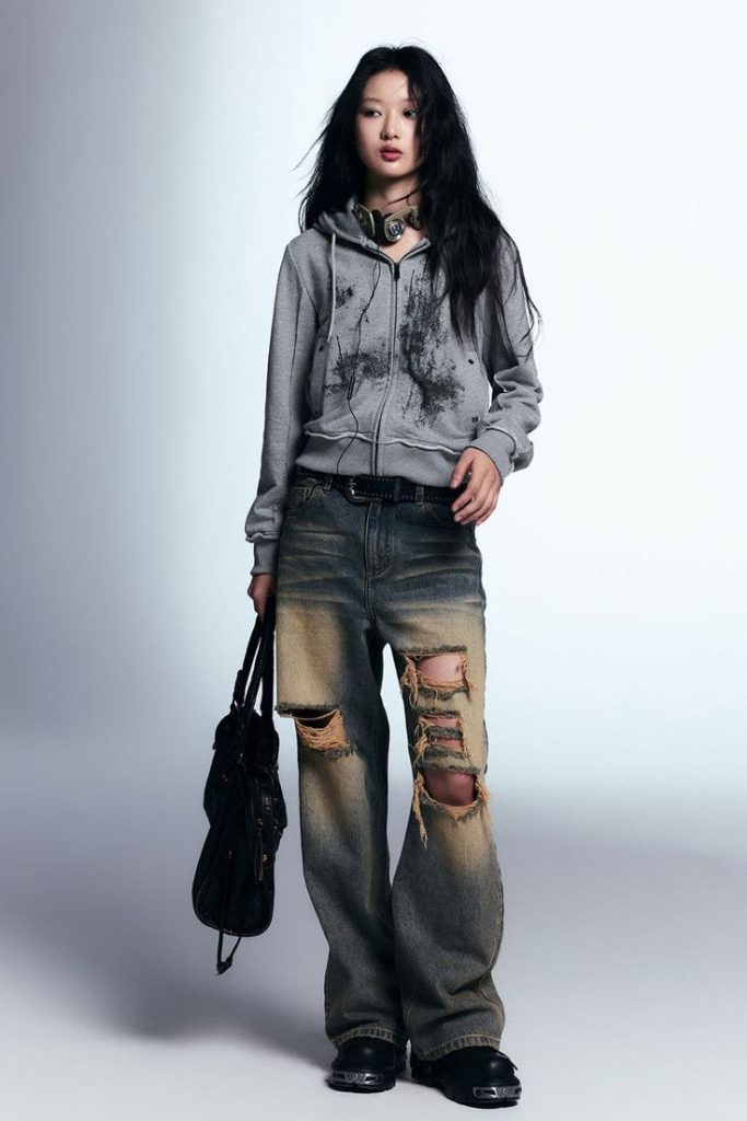 90s and early 2000s is back—low-rise jeans