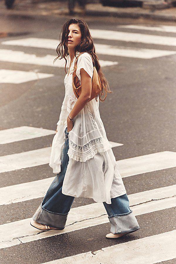 90s and early 2000s is back—low-rise jeans