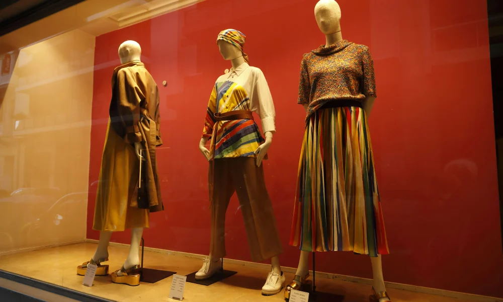 The Difference Between Vintage and Retro Fashion