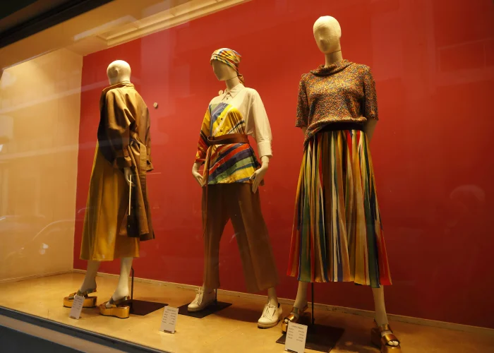 The Difference Between Vintage and Retro Fashion